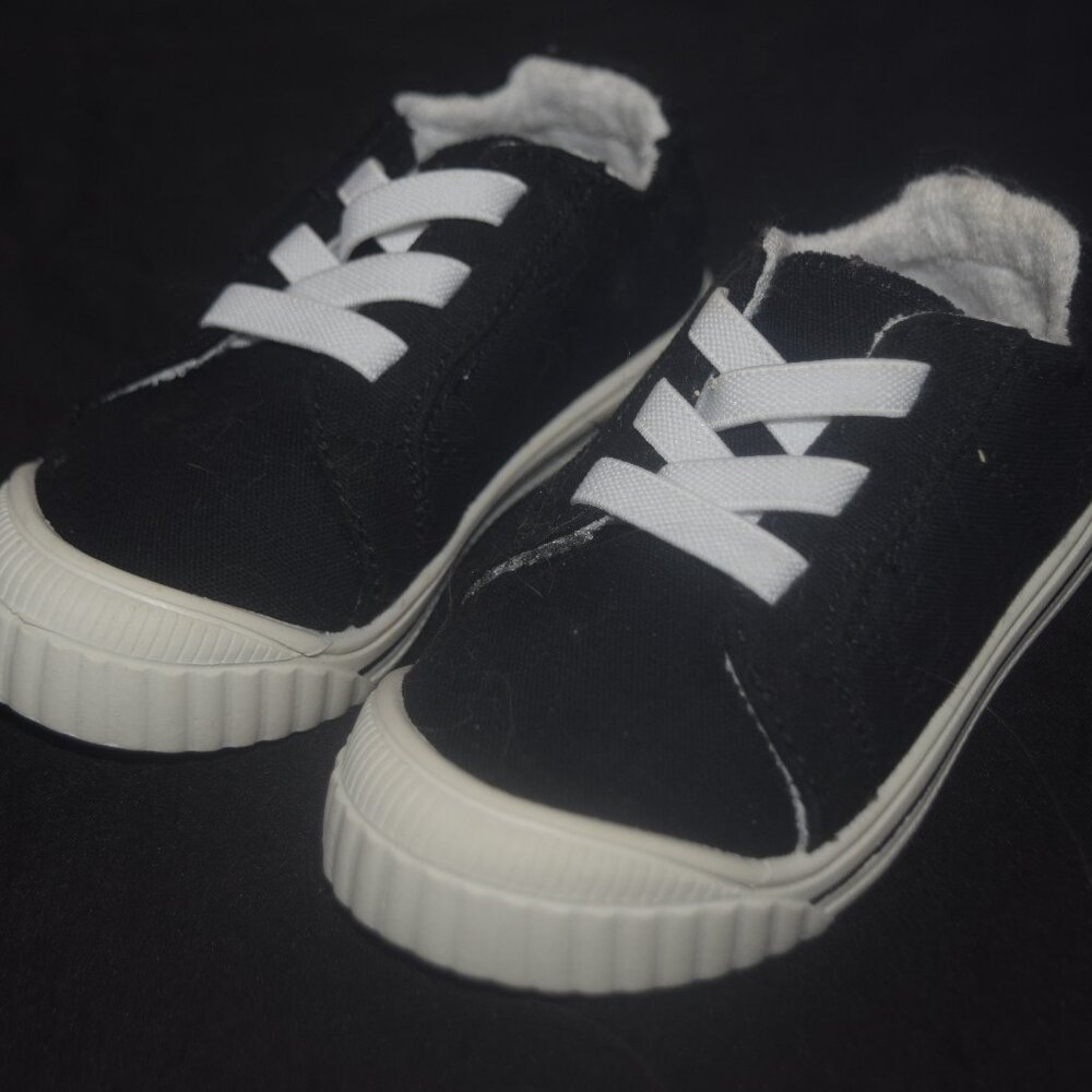 Wonder Nation Toddler Girls' Canvas Bump-Toe Sneakers | 7 | Black & white